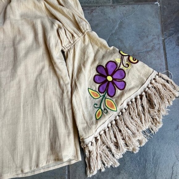 VaVa by Joy Han Embroidered Flowers Bell Sleeves Top Women's Size Small (2-4) - Picture 8 of 12